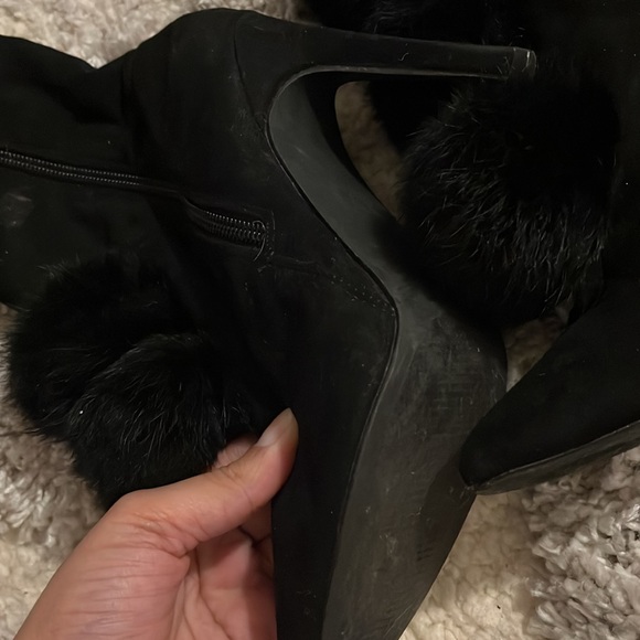 Cape Robbin fur ball booties. Size 6. - Picture 3 of 4